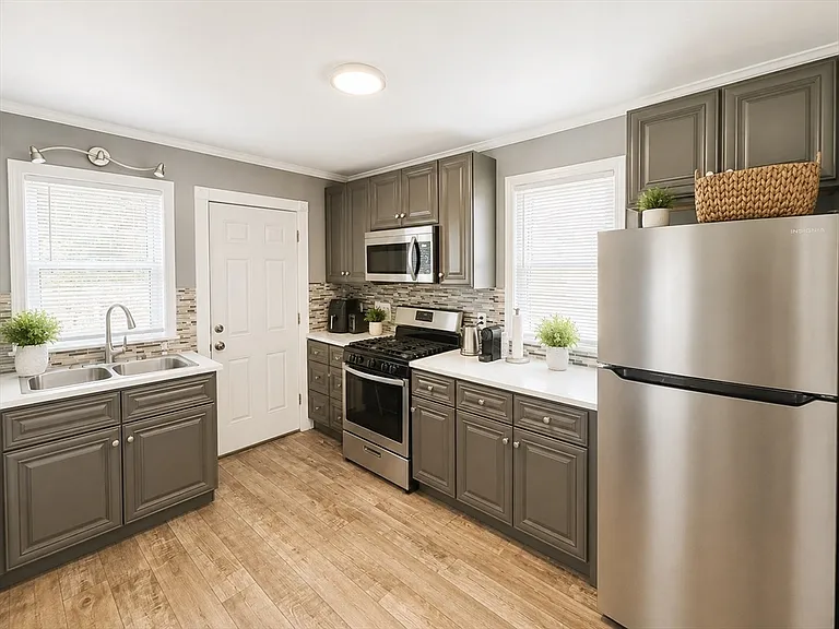 247 Sycamore St — Photo 4
