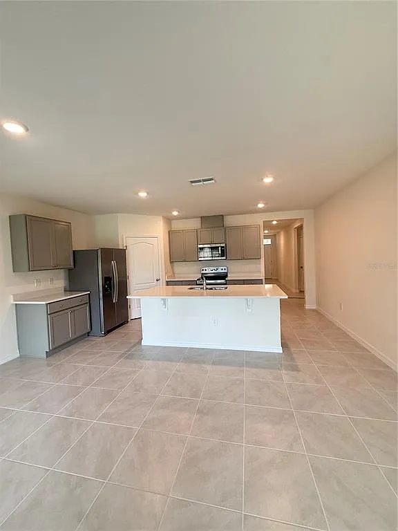 4 bed, 2.0 bath, 1828 sqft, $2,000 — Photo 2
