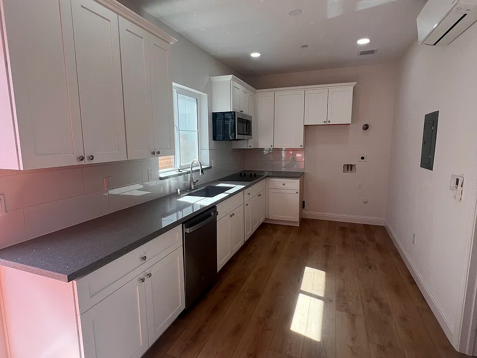 2381 Emma Dr