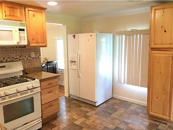 Kitchen- Apt 2 $500 per rm no utilities