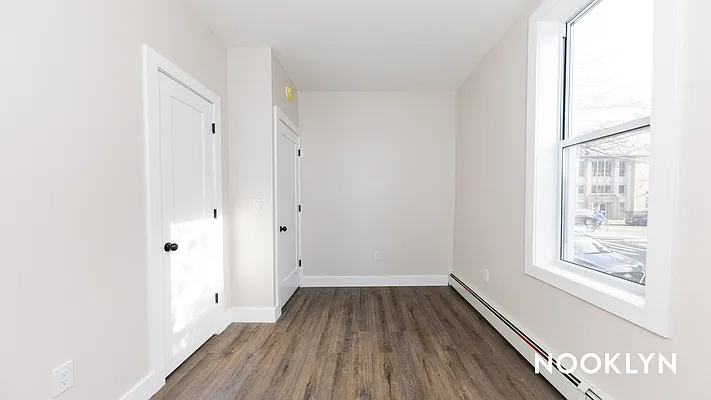 Rented by Nooklyn NYC LLC | media 44