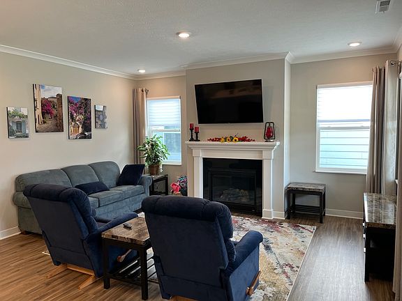 4th image of 761 Ehrlich Ln