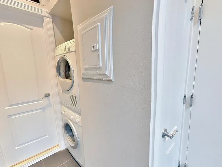 118 E 7th St #4C — Photo 8