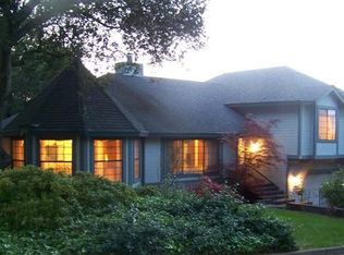887 Wendy Ln, Petaluma, CA