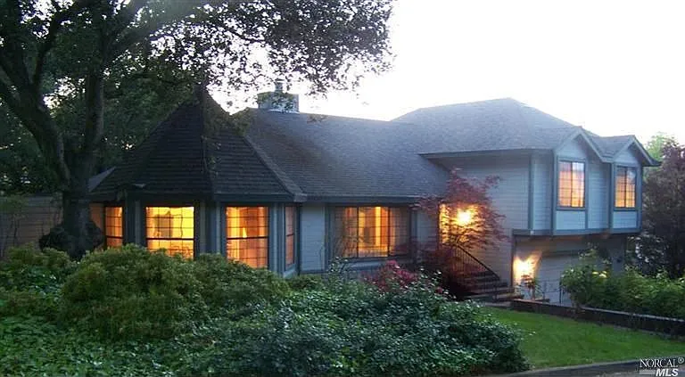 887 Wendy Ln photo 1