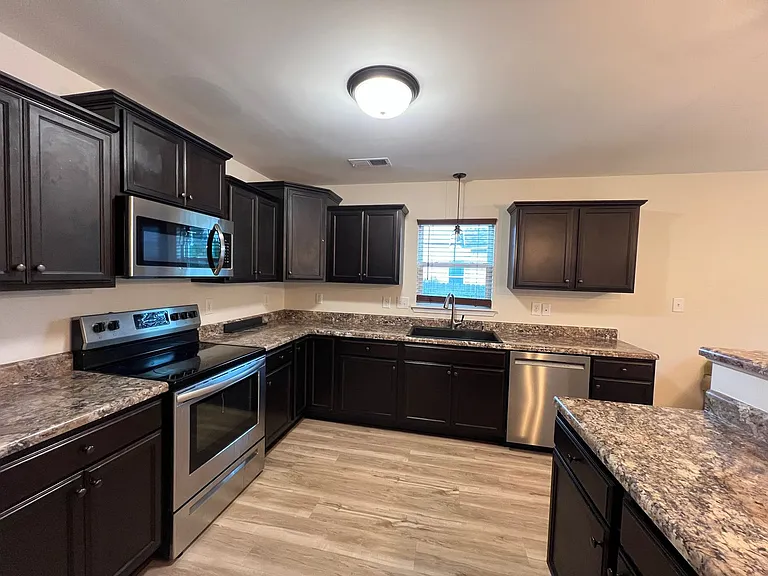 310 Landon Ln — Photo 33