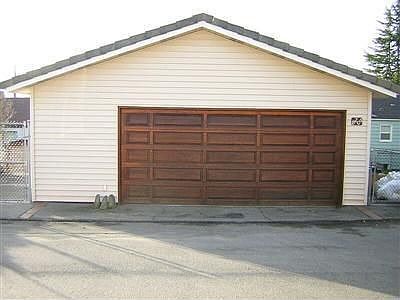 Detached garage