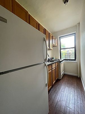 3rd image of 70 Park Ter E APT 2C