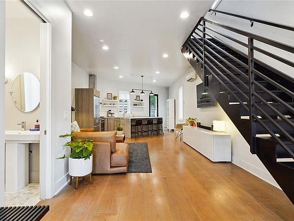 5th image of 1818 Burgundy St #1818