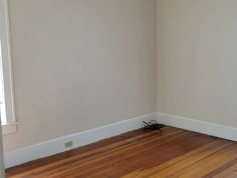 1120-22 W 28th St #1 — Photo 14