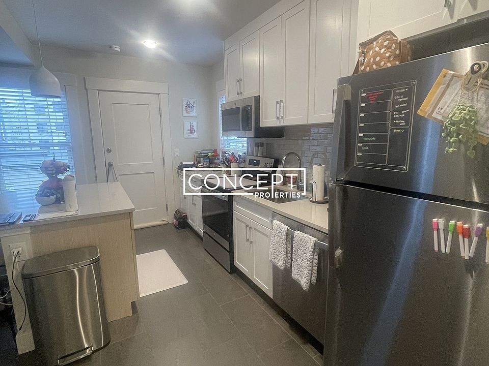 1st image of 208-210A Banks St #2MM