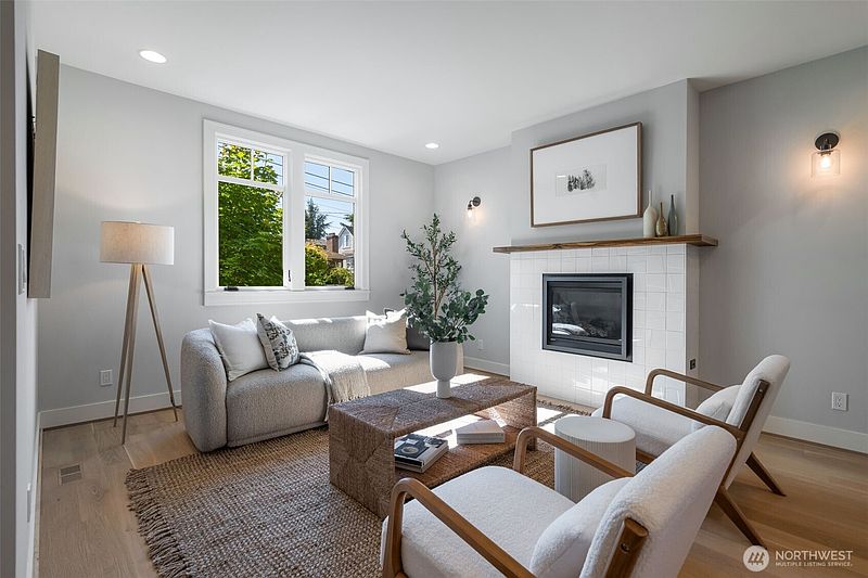 5th image of 2910 9th Avenue W