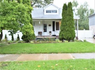 22621 Ridgeway St, Saint Clair Shores, MI 48080