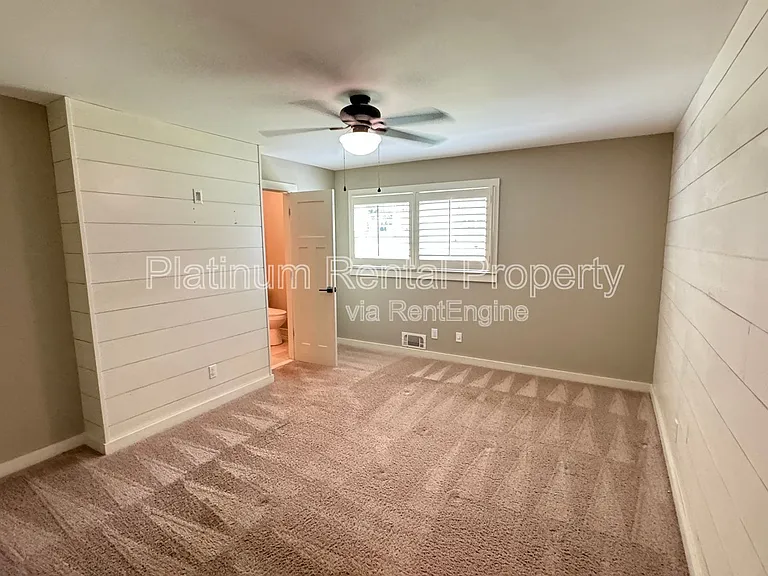381 Lynne Cir — Photo 17
