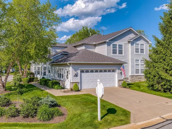285 Blossom Ln, Chagrin Falls, OH 44022