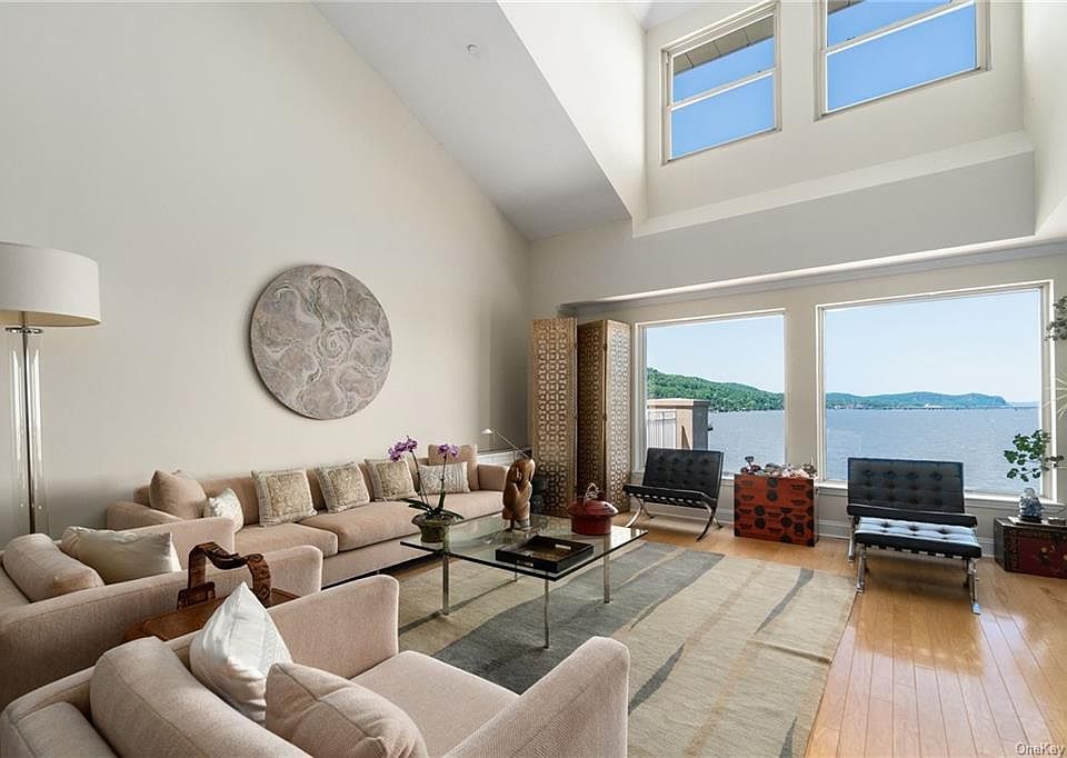 1st image of 405 Harbor Cv Penthouse 405