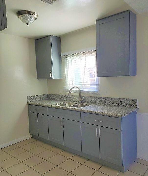 1st image of 239 E Buckthorn St APT 5