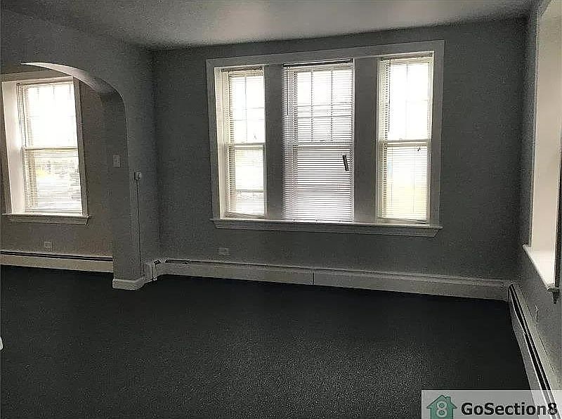 1st image of 7130 S Jeffery Blvd #203