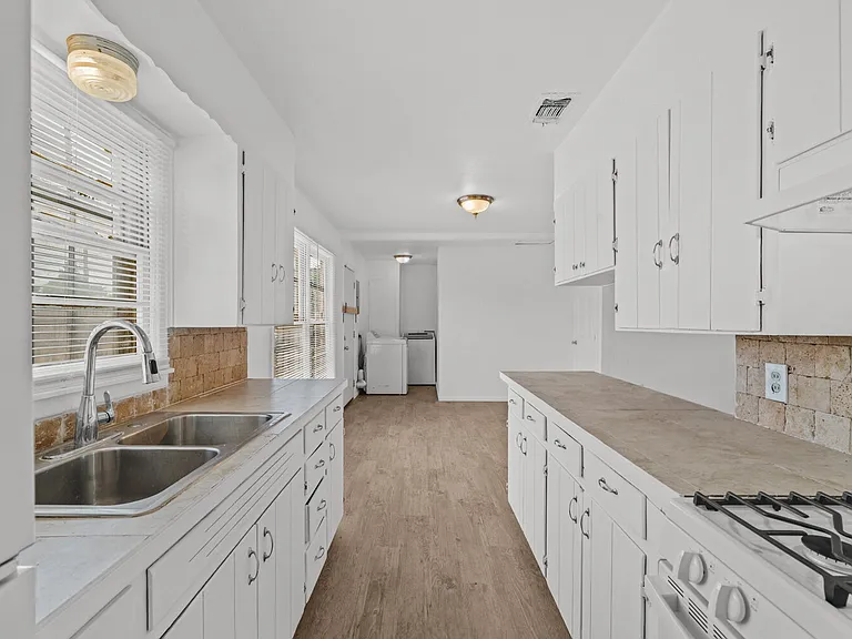 2612 E Auburn St — Photo 8