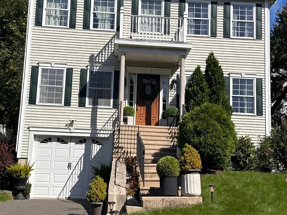 85 Hampton Rd