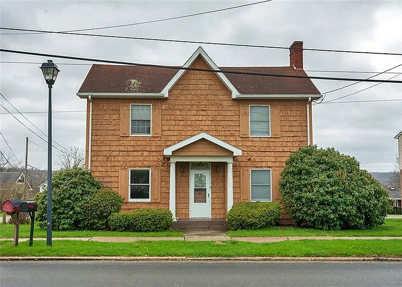 206 Independence St photo 1