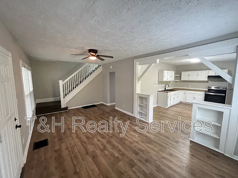 4 bed, 2.0 bath, 1344 sqft, $1,500 — Photo 4