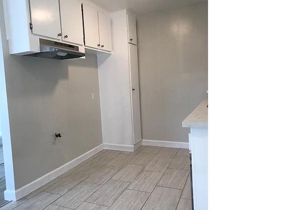 3rd image of 1044 W 110th St #10