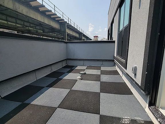 5th image of 1336 Dekalb Ave #209