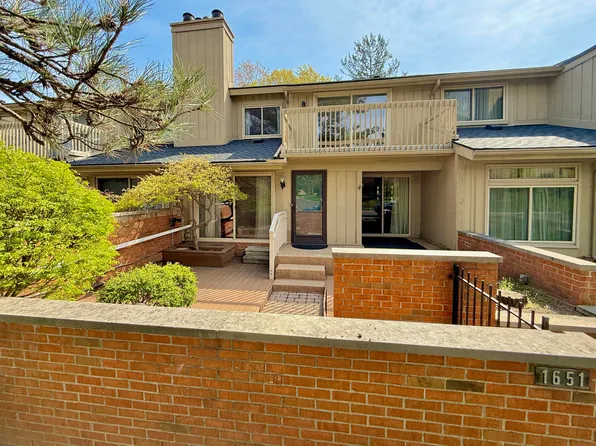 1651 S Hill Blvd, Bloomfield Hills, MI 48304