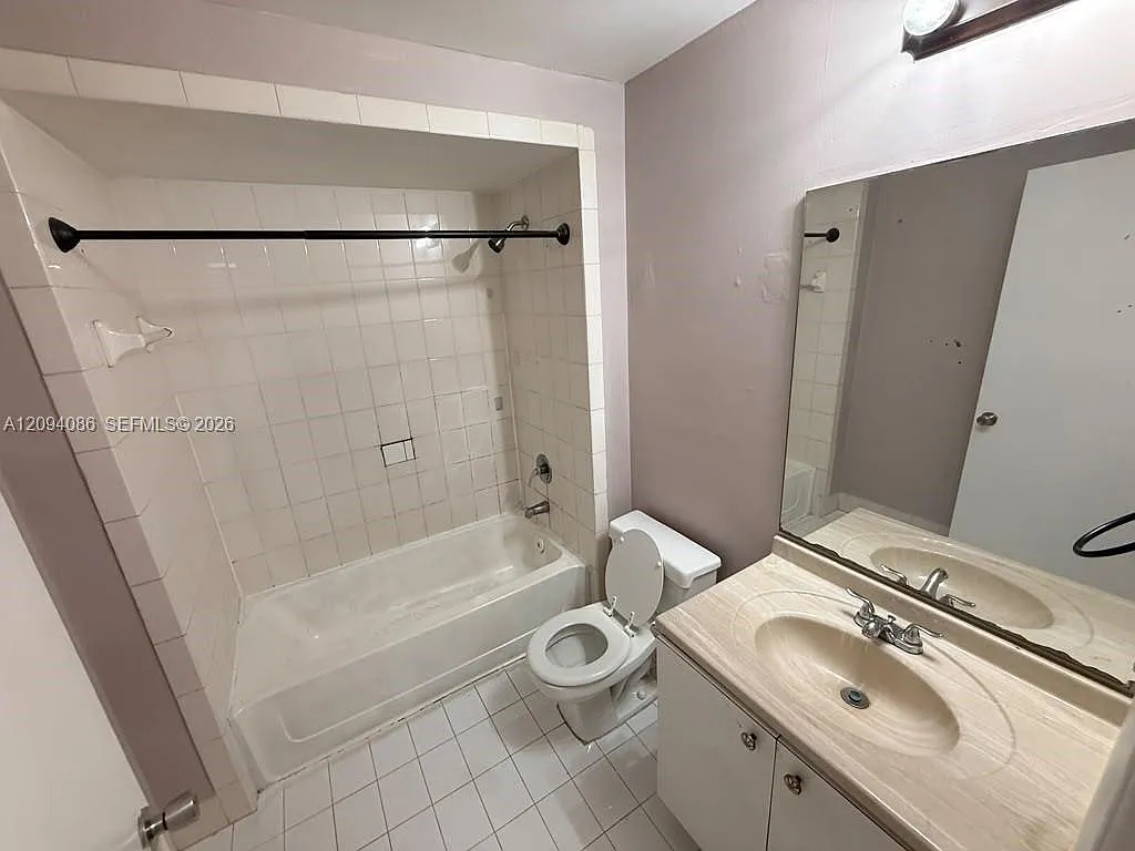 Royal Palms Condo — Photo 4