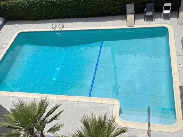 7307 Woodman Ave #8, Van Nuys, CA 91405