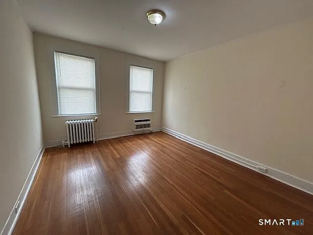 1 bed, 1.0 bath, 725 sqft, $1,950 — Photo 3