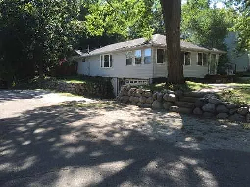 7283 Lawton Ave — Photo 2
