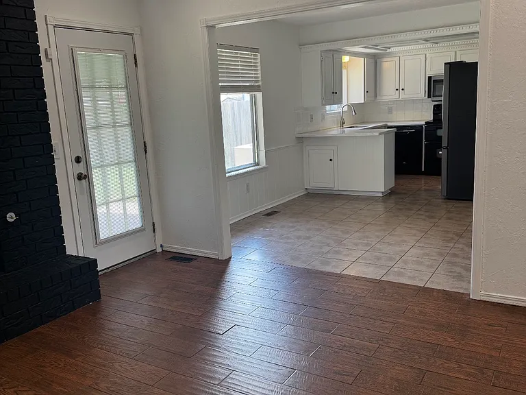 10416 Dover Dr — Photo 6