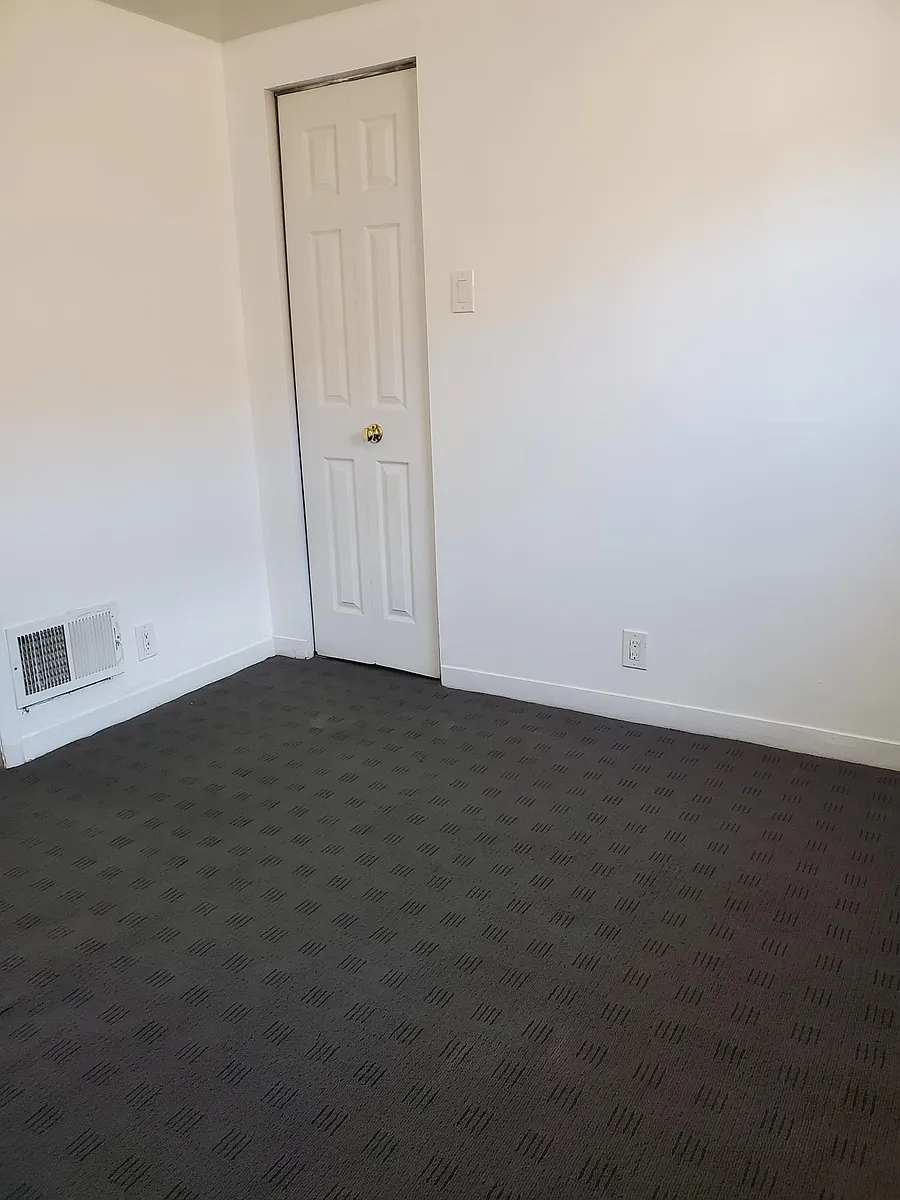 Building Photo - 13864 Barclay St #2