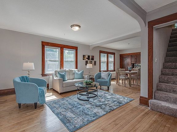 4th image of 10 Belvidere St W