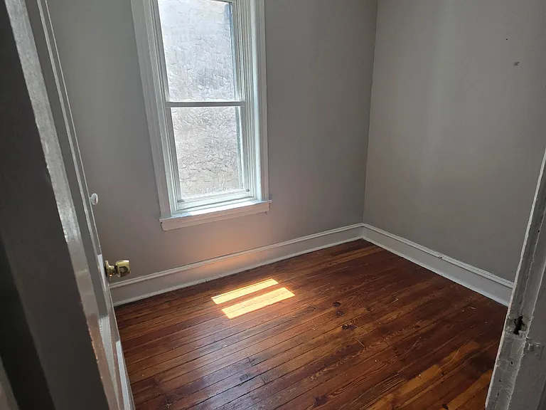1249 N Alden St — Photo 3
