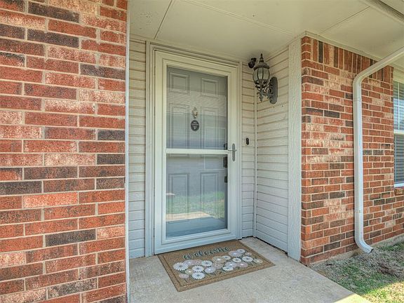 5th image of 500 SW 38th Ter