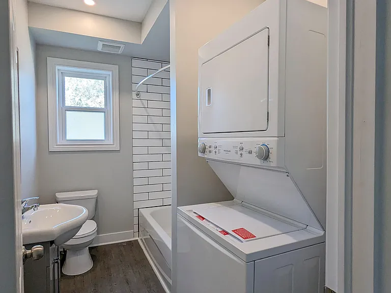 2B Huron St — Photo 4
