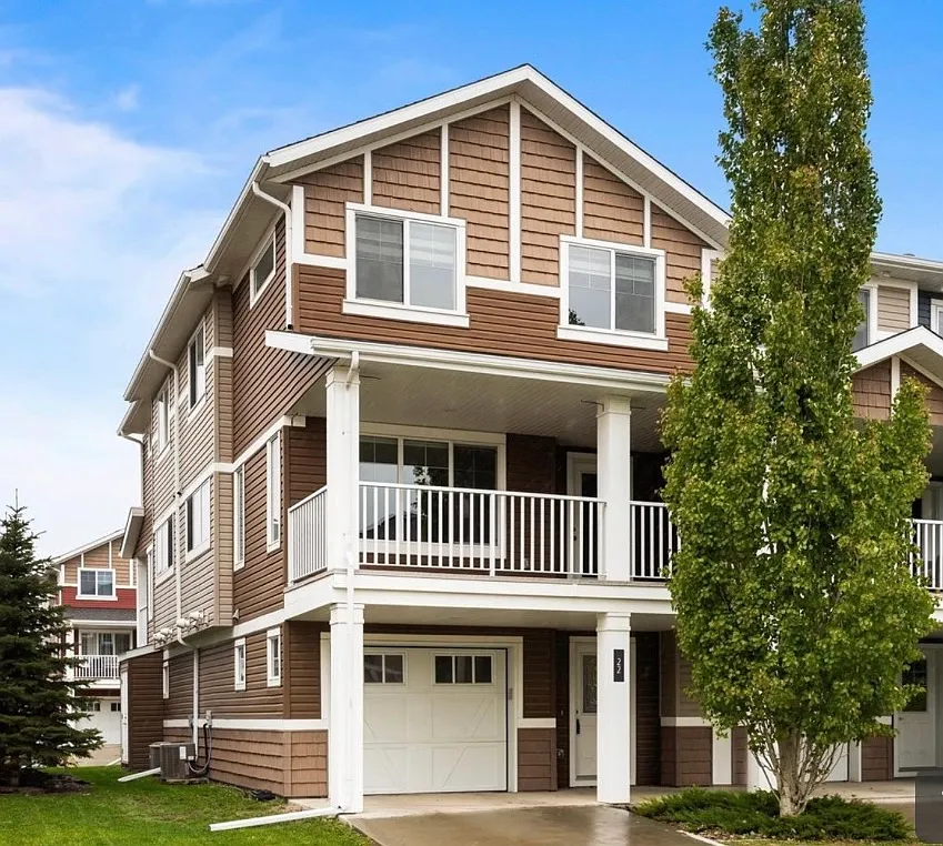 3 bed, 1000 sqft, $2,100 — Photo 1