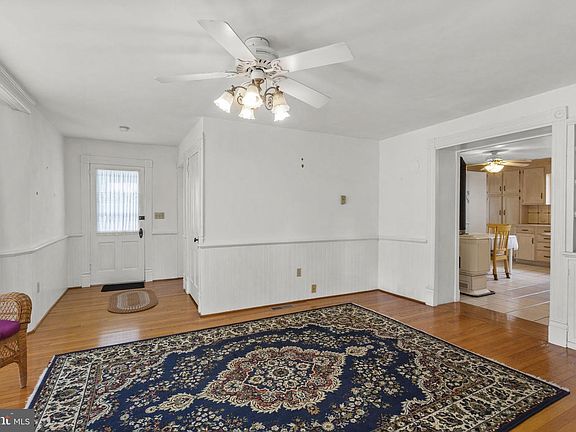 4th image of 121 S Central St