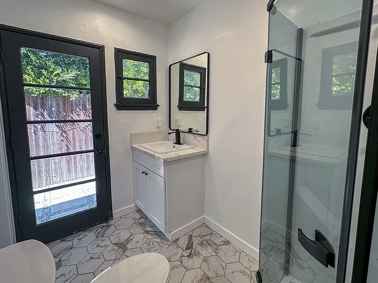 1521 S Stanley Ave — Photo 18