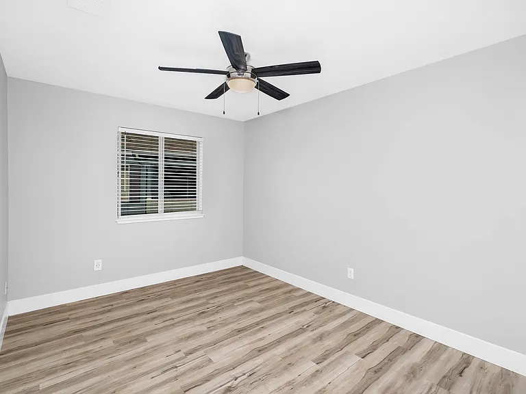 Summerview Apts — Photo 7