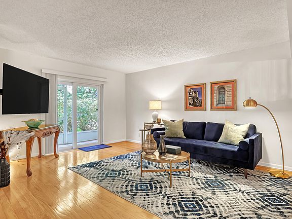 2nd image of 1100 Surf Road #104