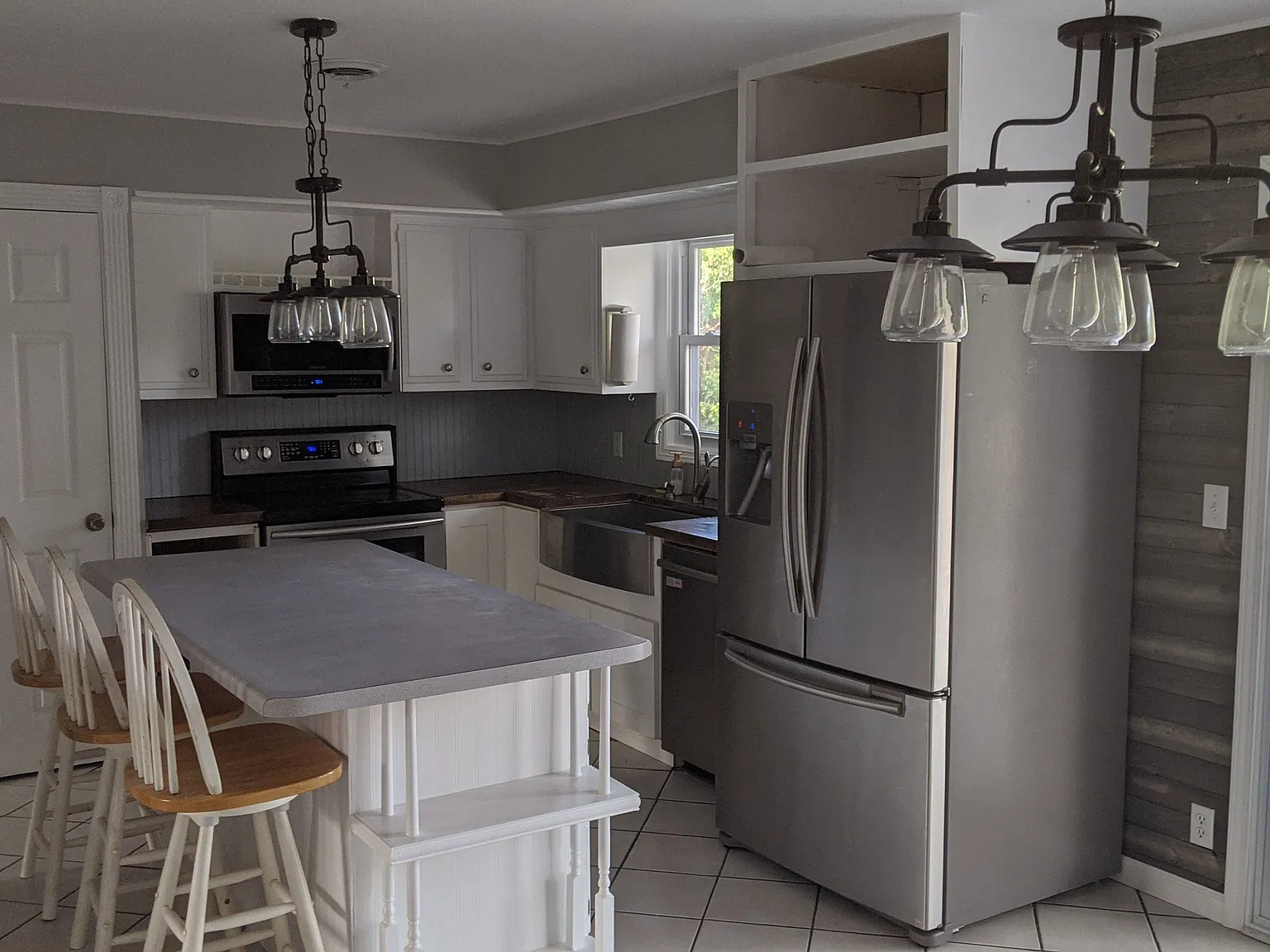 5 bed, 2000 sqft, $2,500 — Photo 1