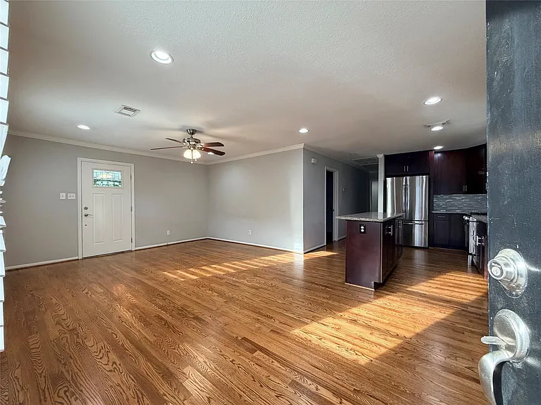 1631 Chantilly Ln — Photo 26