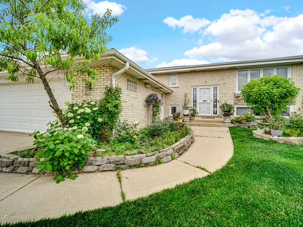720 N Plamondon Dr, Addison, IL 60101