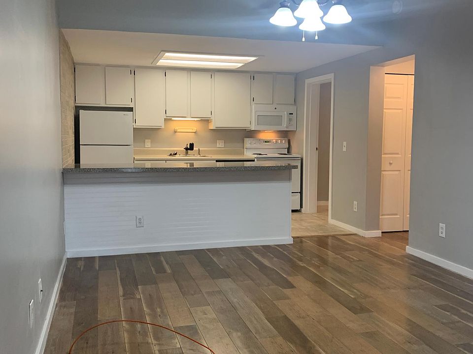 1st image of 586 7th Pl Unit 586