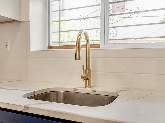4th image of 3135 N Hutchinson St