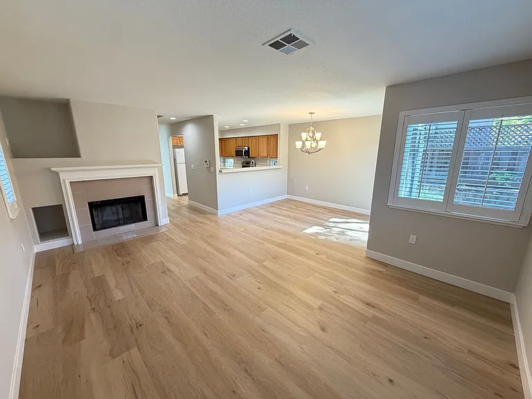 1102 Vista Pointe Cir — Photo 3